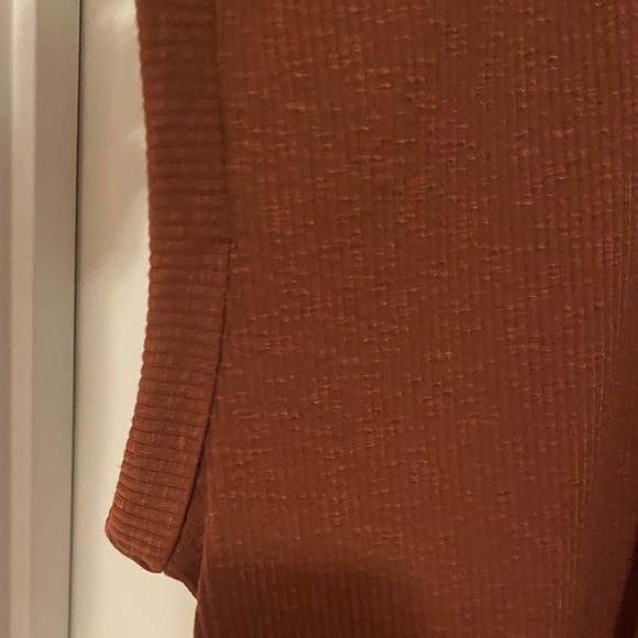 Maurices Rust Ribbed V-Neck Top - Picture 3 of 3